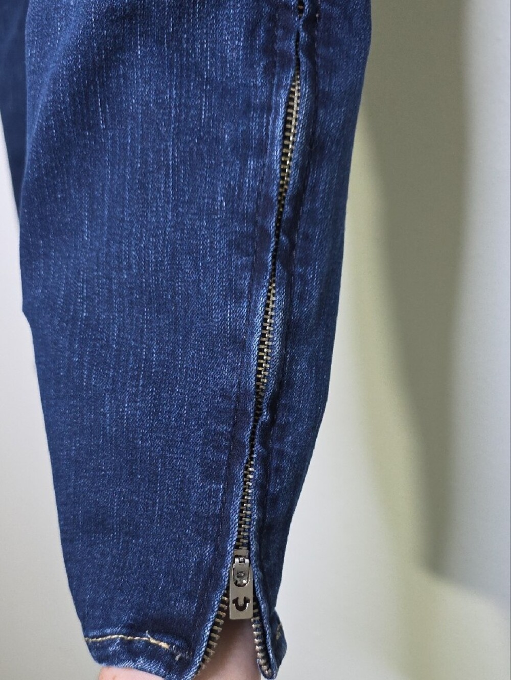 True Religion Women's Indigo Skinny Jeans with Contrast Stitching - Picture 7 of 8